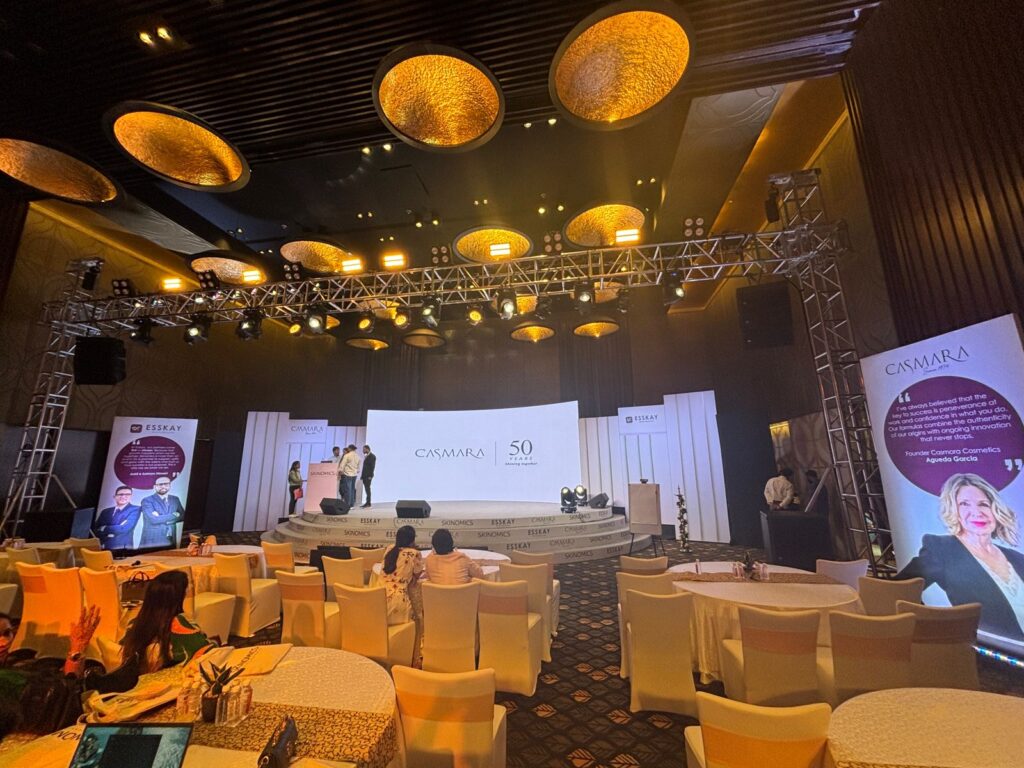 Full stage view, main ball room